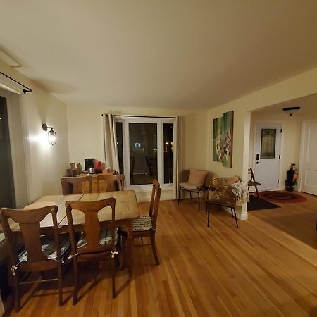 La Maison Aux Camelias Bed & Breakfast Coaticook Ngoại thất bức ảnh