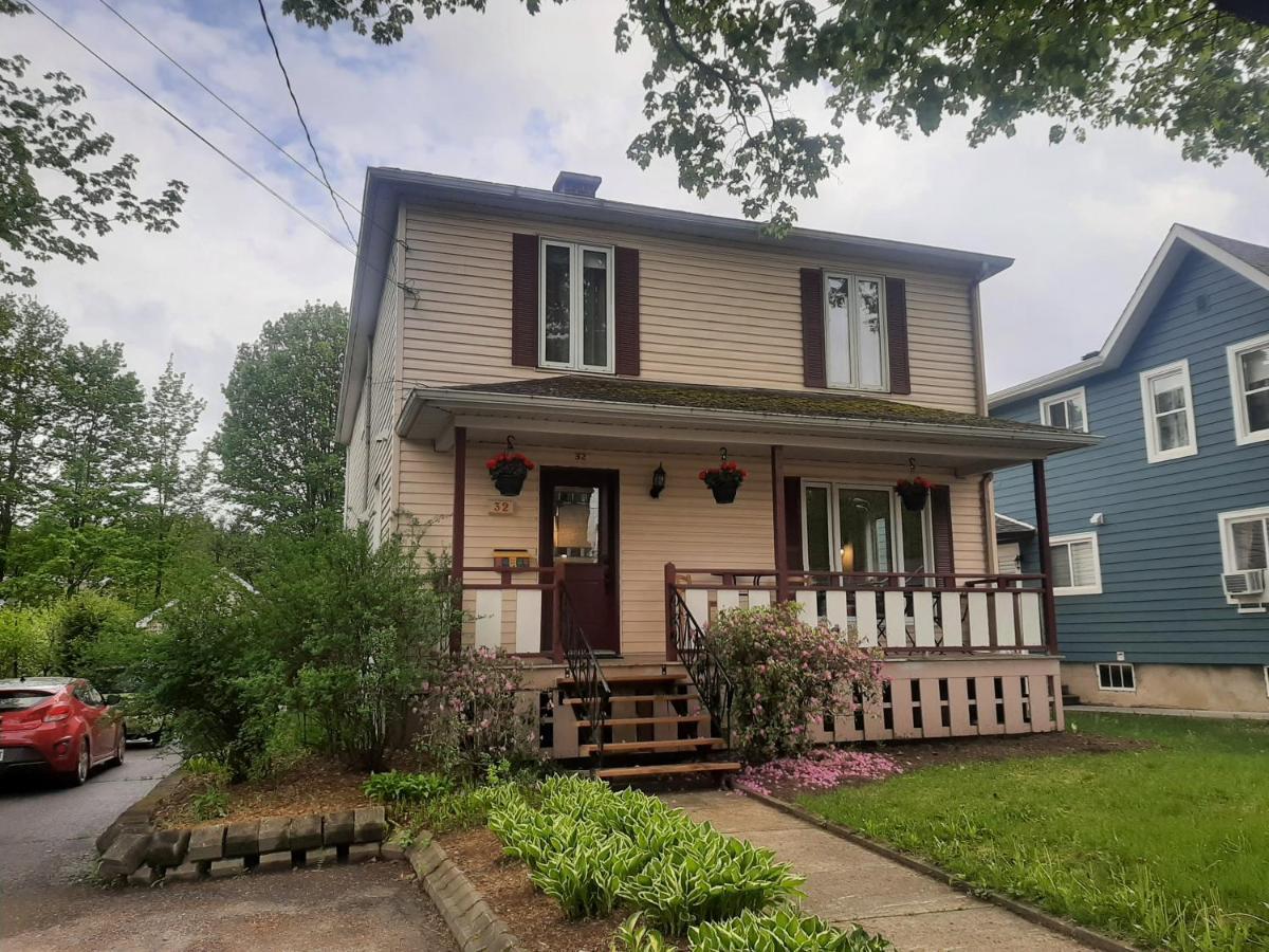 La Maison Aux Camelias Bed & Breakfast Coaticook Ngoại thất bức ảnh