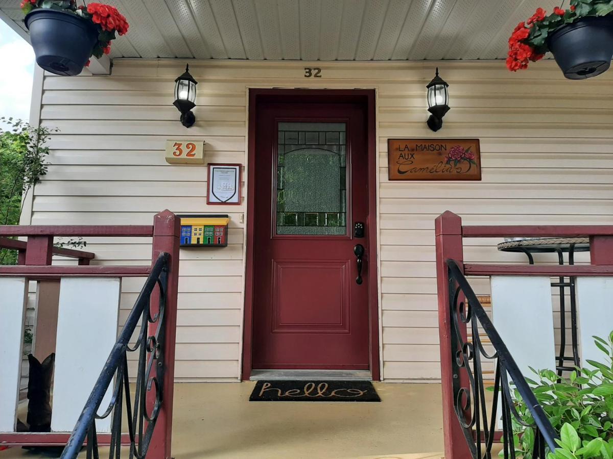 La Maison Aux Camelias Bed & Breakfast Coaticook Ngoại thất bức ảnh