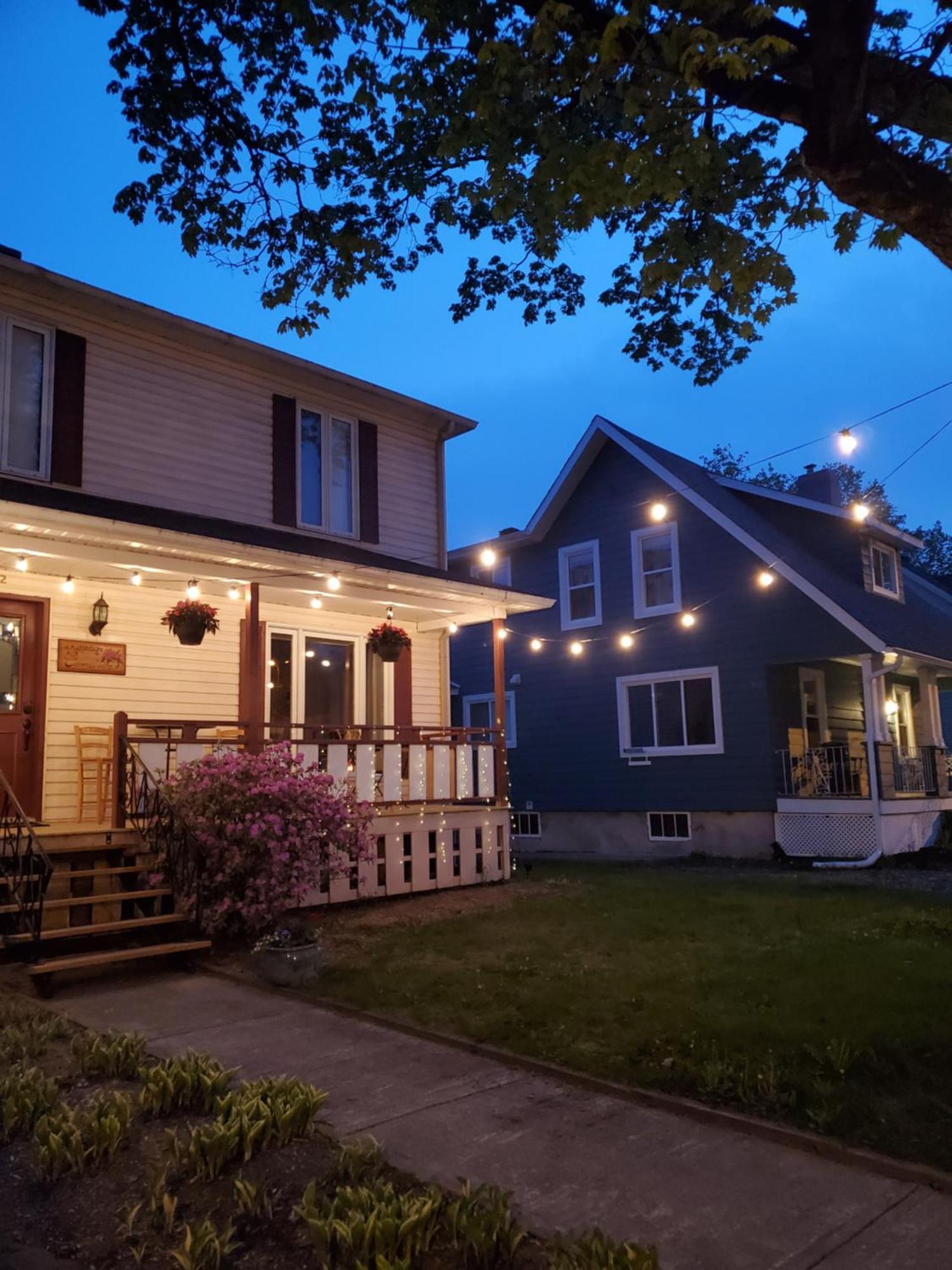 La Maison Aux Camelias Bed & Breakfast Coaticook Ngoại thất bức ảnh